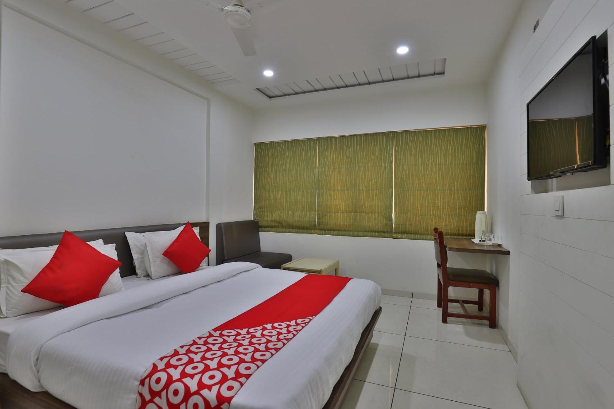 Hotel Collection O Panchsheel à Vadodara Extérieur photo