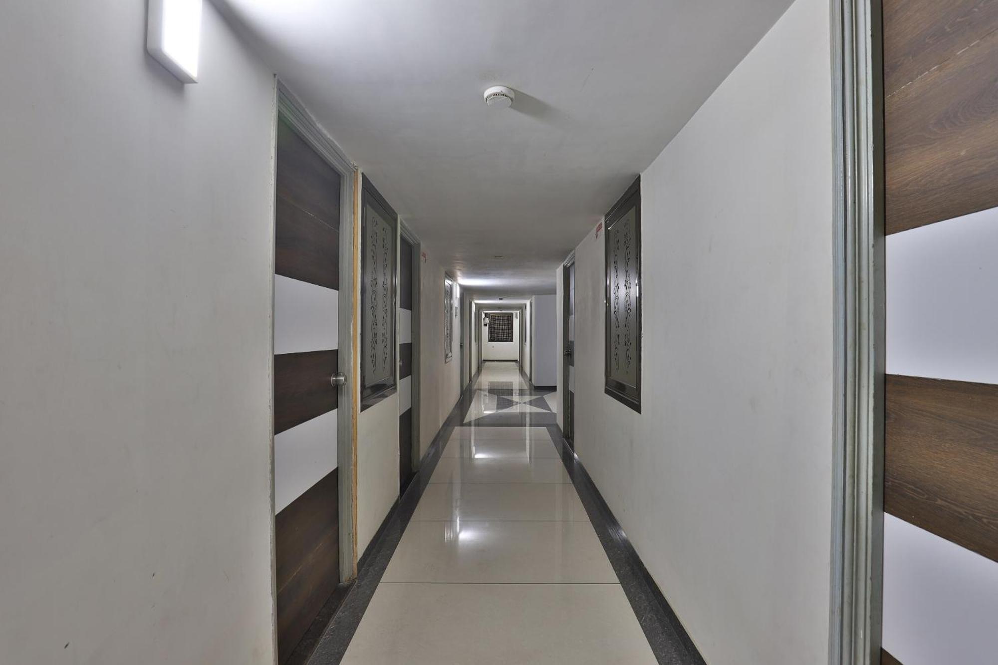 Hotel Collection O Panchsheel à Vadodara Extérieur photo