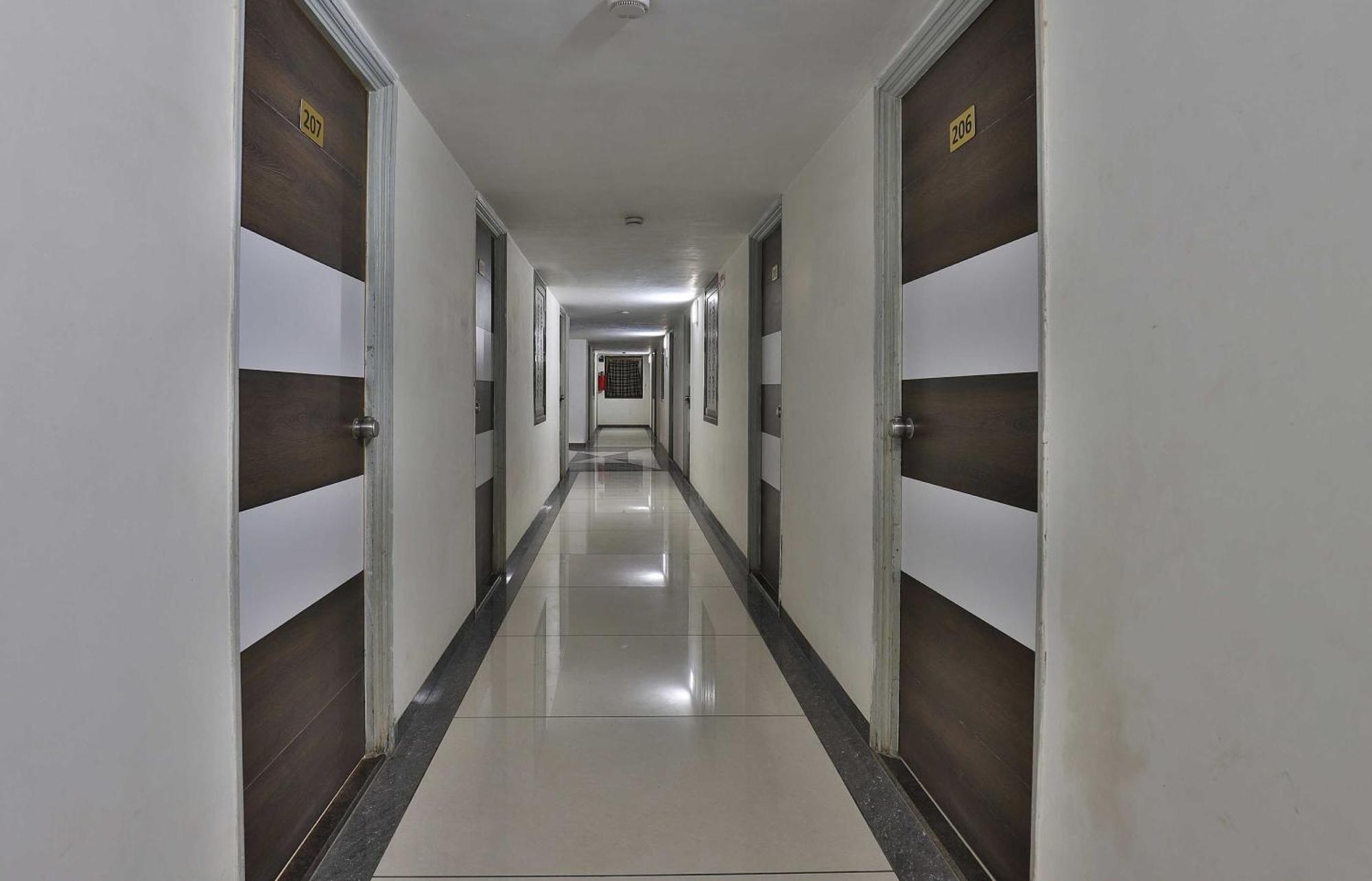 Hotel Collection O Panchsheel à Vadodara Extérieur photo