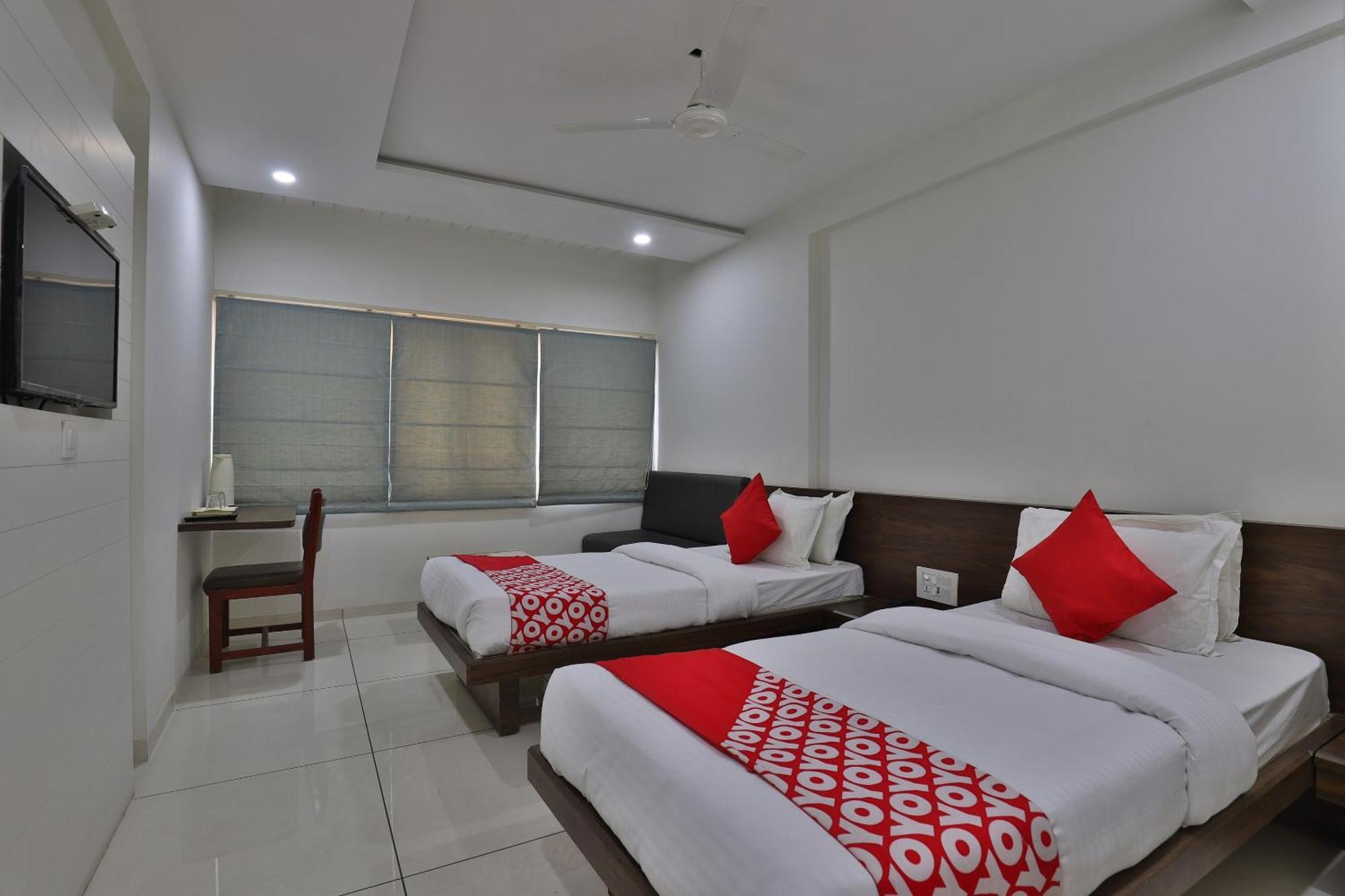 Hotel Collection O Panchsheel à Vadodara Extérieur photo
