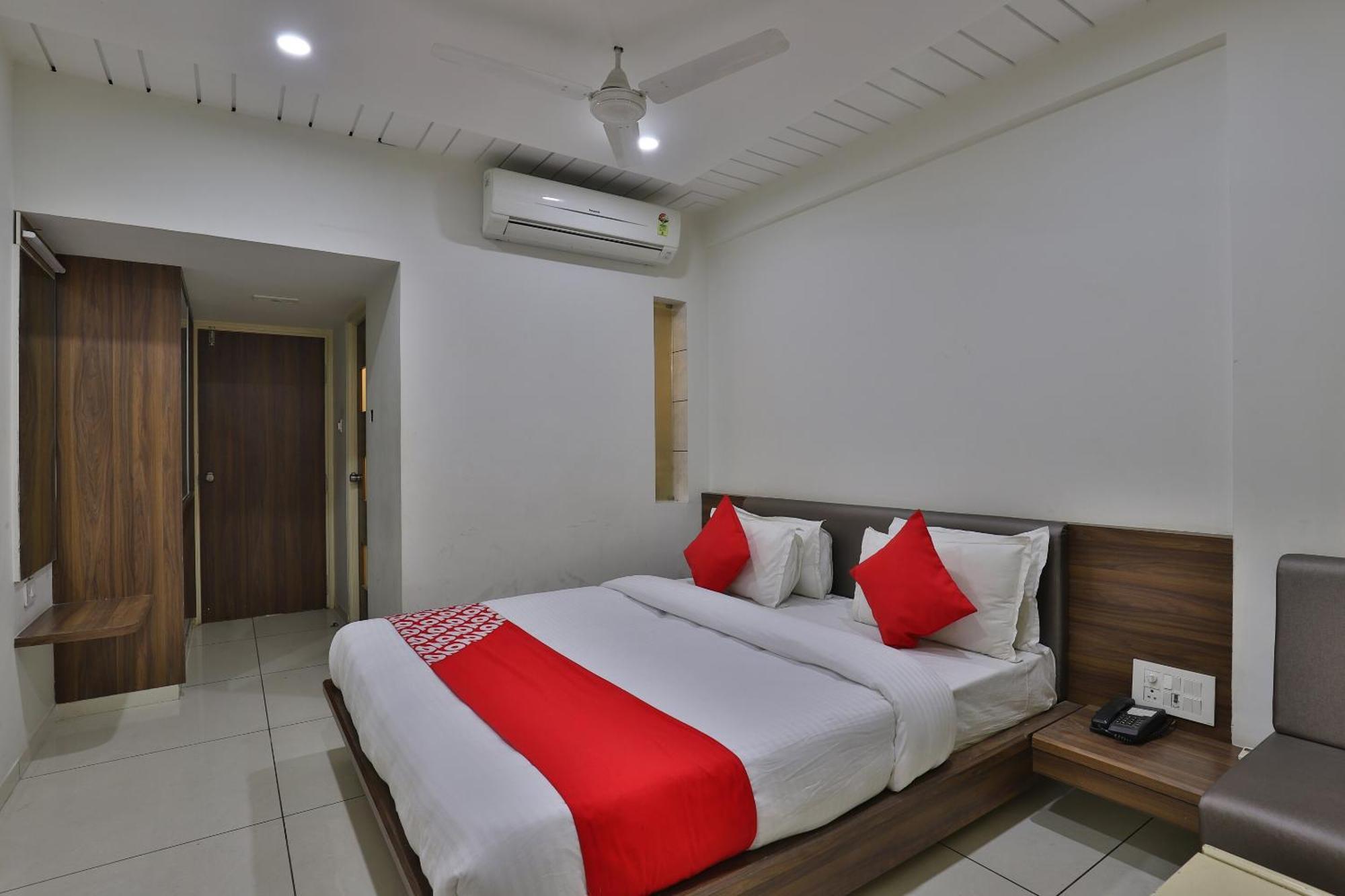 Hotel Collection O Panchsheel à Vadodara Extérieur photo