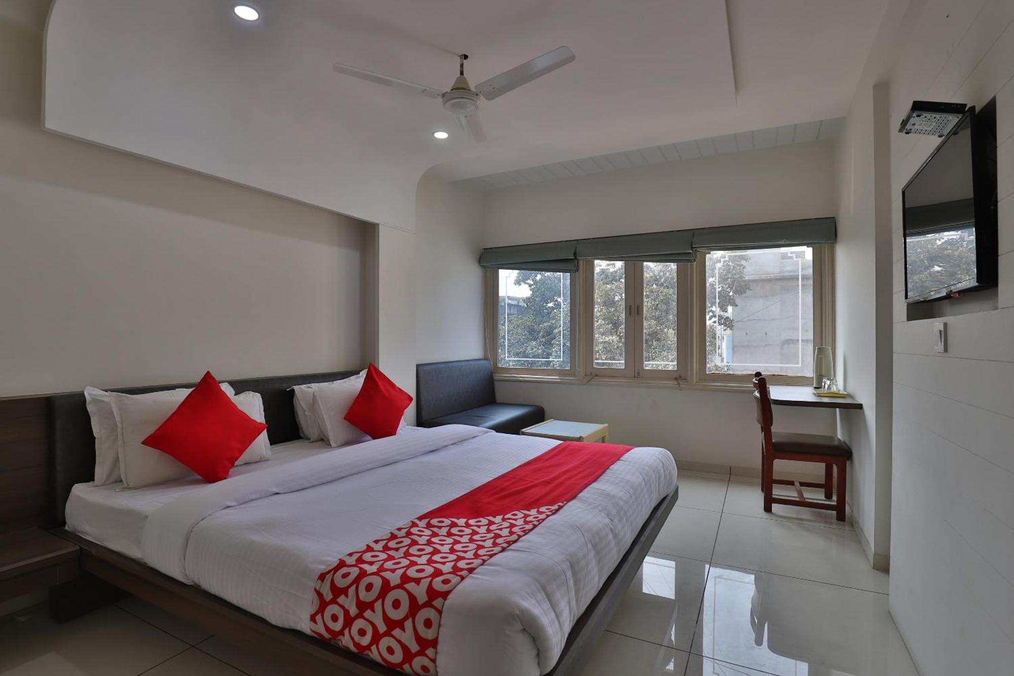 Hotel Collection O Panchsheel à Vadodara Extérieur photo