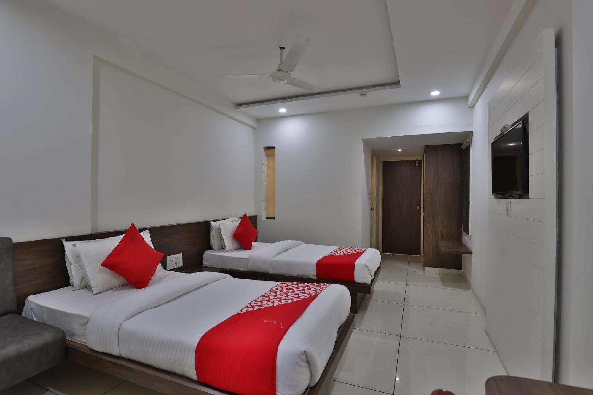 Hotel Collection O Panchsheel à Vadodara Extérieur photo