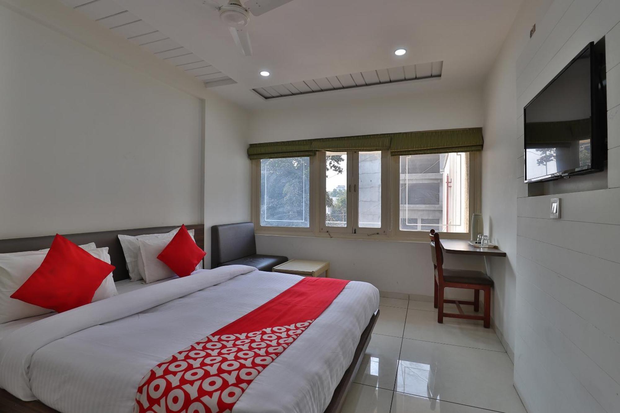 Hotel Collection O Panchsheel à Vadodara Extérieur photo