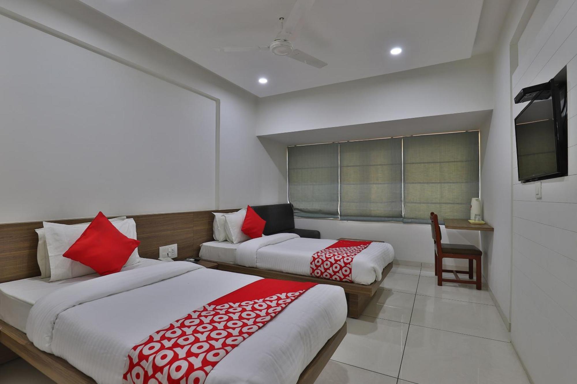 Hotel Collection O Panchsheel à Vadodara Extérieur photo