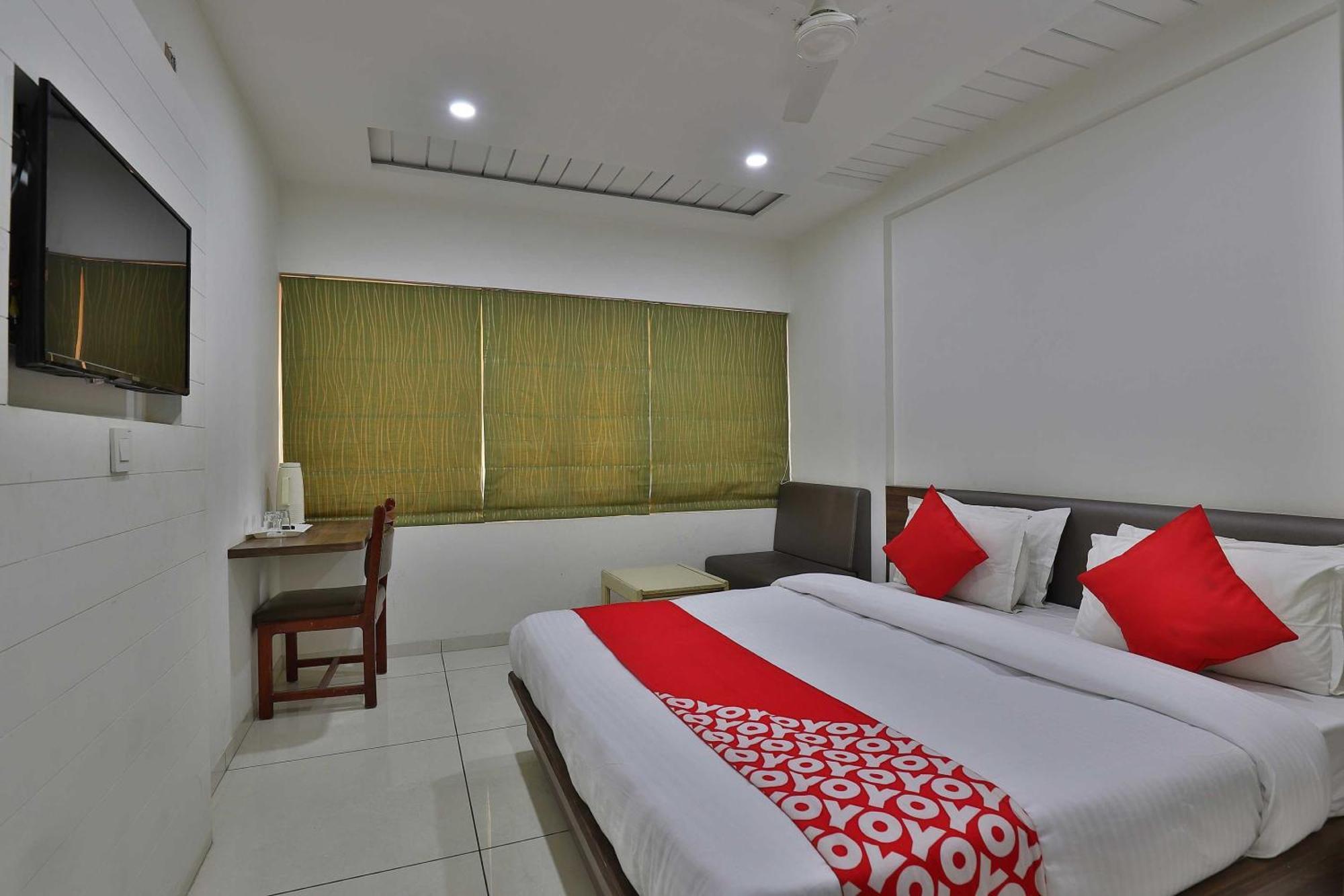 Hotel Collection O Panchsheel à Vadodara Extérieur photo