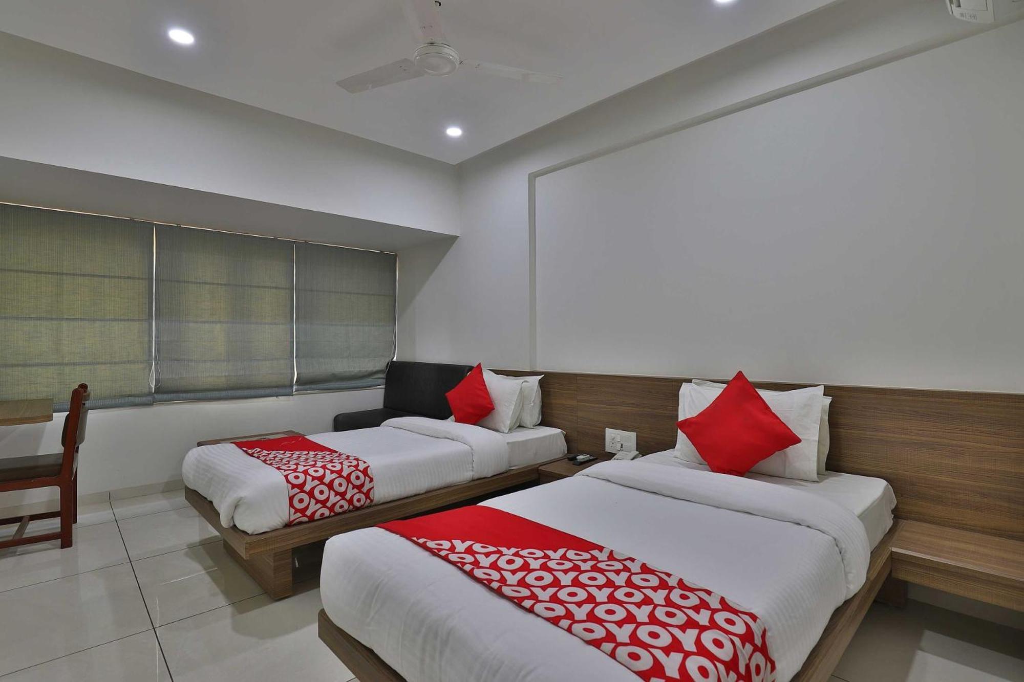 Hotel Collection O Panchsheel à Vadodara Extérieur photo