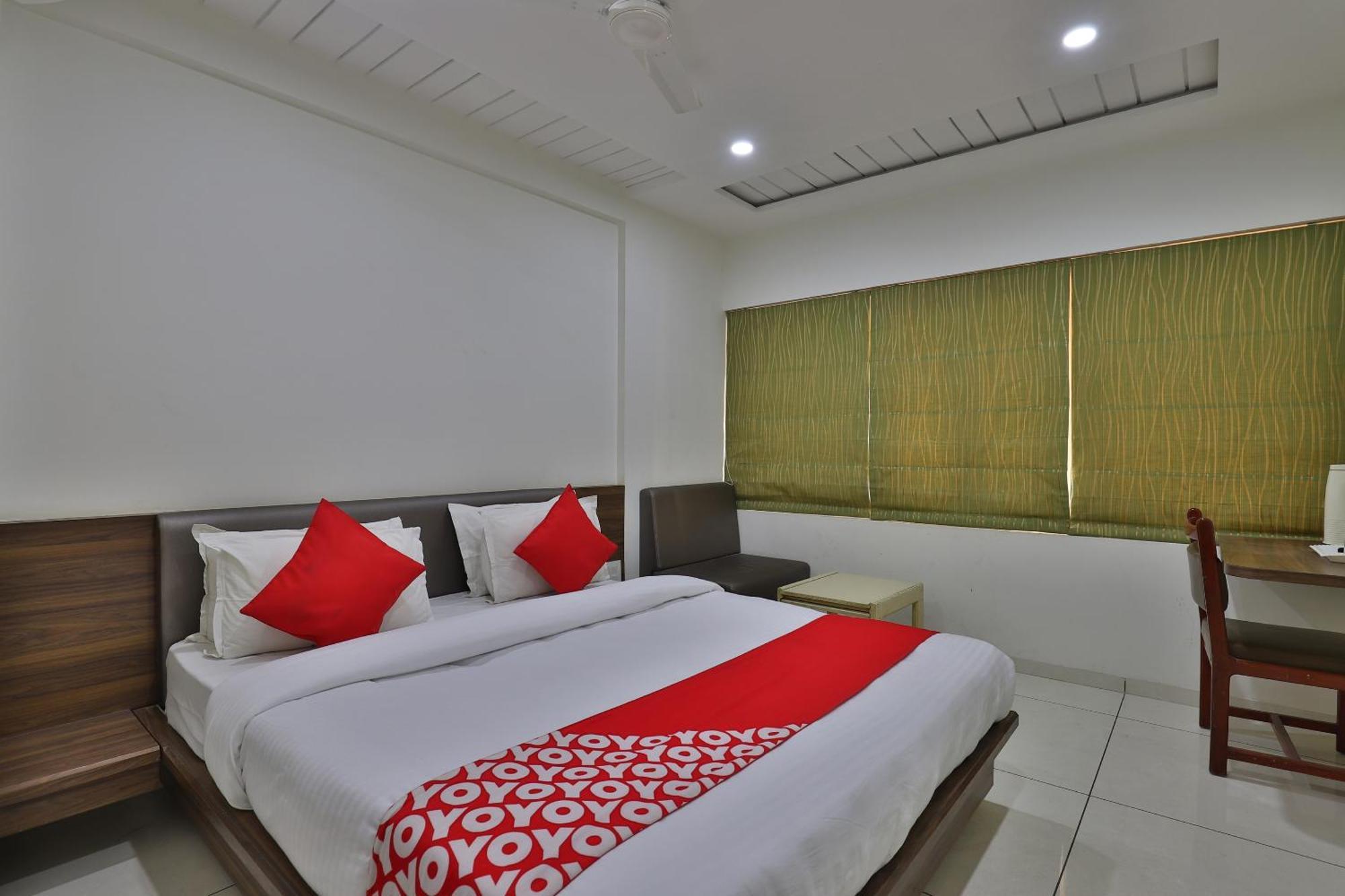 Hotel Collection O Panchsheel à Vadodara Extérieur photo