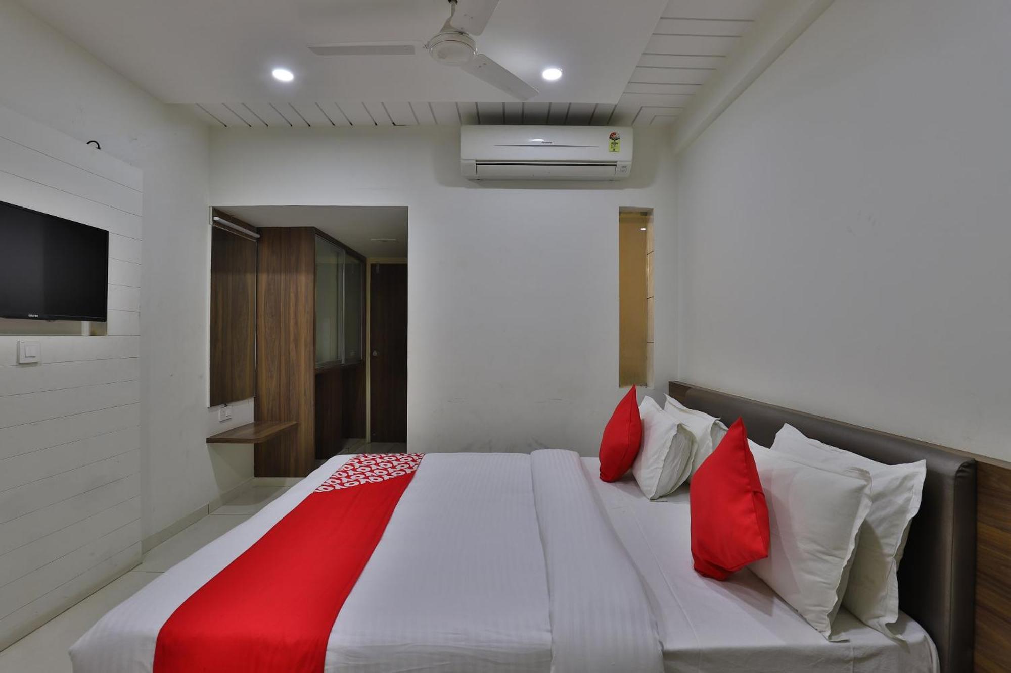 Hotel Collection O Panchsheel à Vadodara Extérieur photo