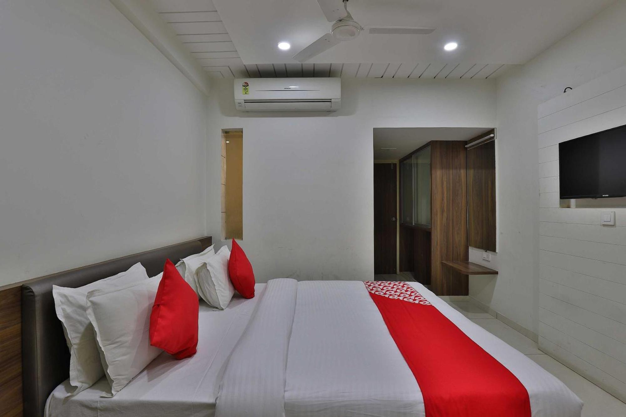 Hotel Collection O Panchsheel à Vadodara Extérieur photo