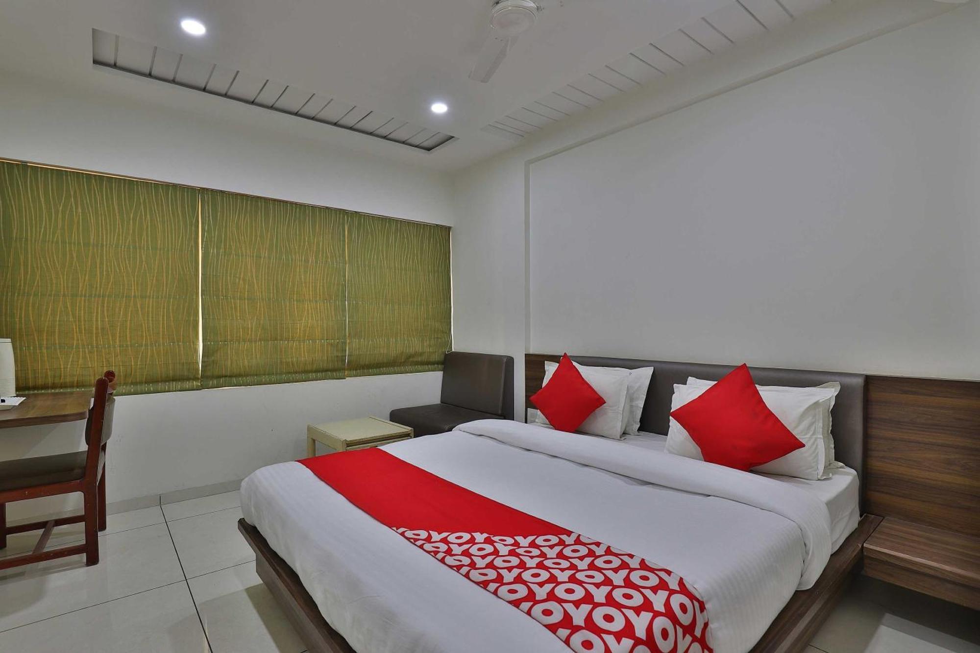 Hotel Collection O Panchsheel à Vadodara Extérieur photo